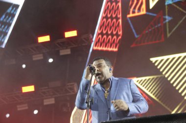 (Curitiba Country Festivali 'nde Raca Negra grubunun gösterisi. 28 Mayıs 2022 'de Pinhais, Curitiba, Brezilya: Expotrade Kongre Merkezi' nde düzenlenen Curitiba Country Müzik Festivali sırasında vokalist Luiz Carlos liderliğindeki Raca Negra grubu tarafından gösterildi.