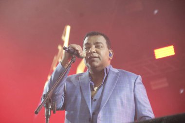 (Curitiba Country Festivali 'nde Raca Negra grubunun gösterisi. 28 Mayıs 2022 'de Pinhais, Curitiba, Brezilya: Expotrade Kongre Merkezi' nde düzenlenen Curitiba Country Müzik Festivali sırasında vokalist Luiz Carlos liderliğindeki Raca Negra grubu tarafından gösterildi.