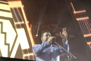 (Curitiba Country Festivali 'nde Raca Negra grubunun gösterisi. 28 Mayıs 2022 'de Pinhais, Curitiba, Brezilya: Expotrade Kongre Merkezi' nde düzenlenen Curitiba Country Müzik Festivali sırasında vokalist Luiz Carlos liderliğindeki Raca Negra grubu tarafından gösterildi.