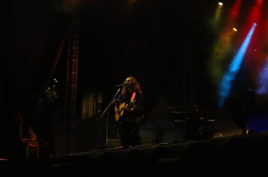 Şarkıcı Vitor Kley, Virada Cultura (Kültür Dönüşü) sırasında Viaduto do Cha sahnesinde performans sergiliyor. 28 Mayıs. 2022, Sao Paulo, Brezilya: Şarkıcı Vitor Kley, Sao Paulo şehir merkezindeki Viaduto do Cha sahnesinde sahne aldı.