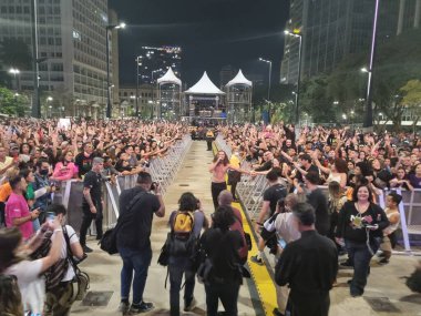 Şarkıcı Vitor Kley, Virada Cultura (Kültür Dönüşü) sırasında Viaduto do Cha sahnesinde performans sergiliyor. 28 Mayıs. 2022, Sao Paulo, Brezilya: Şarkıcı Vitor Kley, Sao Paulo şehir merkezindeki Viaduto do Cha sahnesinde sahne aldı.