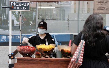 (Manhattan 'daki Sokak Pazarı Fuarı. 28 Mayıs 2022, New York, ABD: New York, New York 'ta 42. caddeden 50. caddeye kadar Amerika Bulvarı' nda bir sokak pazarı açıldı.. 