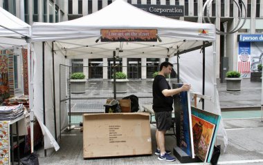 (Manhattan 'daki Sokak Pazarı Fuarı. 28 Mayıs 2022, New York, ABD: New York, New York 'ta 42. caddeden 50. caddeye kadar Amerika Bulvarı' nda bir sokak pazarı açıldı.. 