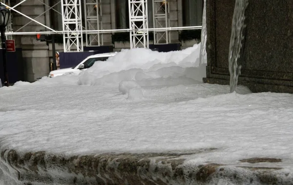 Fountain Releases Foam Short Heavy Rainfall Manhattan May 2022 New — Stock Photo, Image