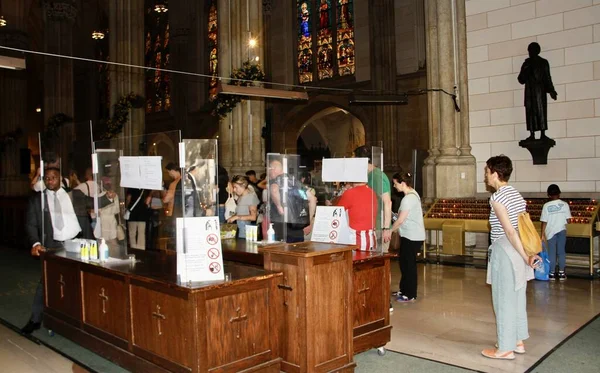 Les Gens Visitent Cathédrale Saint Patricks Jour Souvenir New York — Photo