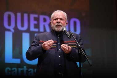 Tuca Tiyatrosu 'nda, eski Başkan Lula' nın hapisteyken aldığı mektuplarla dolu bir kitap piyasaya sürüldü. 31 Mayıs 2022, Sao Paulo, Brezilya: Birçok sanatçının katılımıyla, eski başkan Luiz Inacio Lula da Silva 