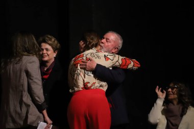 Tuca Tiyatrosu 'nda, eski Başkan Lula' nın hapisteyken aldığı mektuplarla dolu bir kitap piyasaya sürüldü. 31 Mayıs 2022, Sao Paulo, Brezilya: Birçok sanatçının katılımıyla, eski başkan Luiz Inacio Lula da Silva 