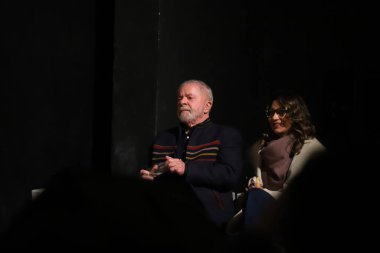Tuca Tiyatrosu 'nda, eski Başkan Lula' nın hapisteyken aldığı mektuplarla dolu bir kitap piyasaya sürüldü. 31 Mayıs 2022, Sao Paulo, Brezilya: Birçok sanatçının katılımıyla, eski başkan Luiz Inacio Lula da Silva 