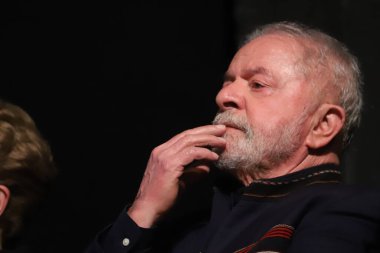 Tuca Tiyatrosu 'nda, eski Başkan Lula' nın hapisteyken aldığı mektuplarla dolu bir kitap piyasaya sürüldü. 31 Mayıs 2022, Sao Paulo, Brezilya: Birçok sanatçının katılımıyla, eski başkan Luiz Inacio Lula da Silva 