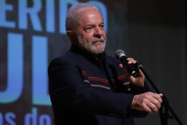 Tuca Tiyatrosu 'nda, eski Başkan Lula' nın hapisteyken aldığı mektuplarla dolu bir kitap piyasaya sürüldü. 31 Mayıs 2022, Sao Paulo, Brezilya: Birçok sanatçının katılımıyla, eski başkan Luiz Inacio Lula da Silva 
