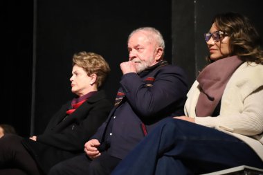 Tuca Tiyatrosu 'nda, eski Başkan Lula' nın hapisteyken aldığı mektuplarla dolu bir kitap piyasaya sürüldü. 31 Mayıs 2022, Sao Paulo, Brezilya: Birçok sanatçının katılımıyla, eski başkan Luiz Inacio Lula da Silva 