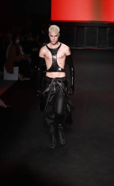 SPFW 'nin 53. Basımı - Brand Bold Strap - Bahar Yaz Koleksiyonu 22 / 23. 1 Haziran 2022, Sao Paulo, Brezilya: 53. SPFW sürümü sırasında marka Kalın Kayışlı Moda Gösterisi 