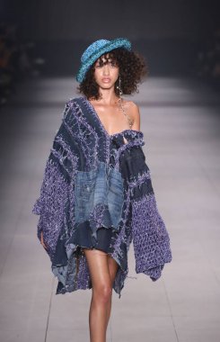 SPFW 'nin 53. baskısı - Ponto Firme Projesi - 22 / 23 Bahar Koleksiyonu. 1 Haziran 2022, Sao Paulo, Brezilya: 53. SPFW defilesinin Ponto Firme Projesi