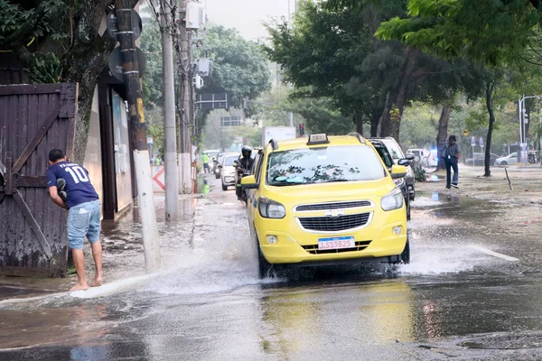 Broke Pipe Causing Heavy Water Flow Streets June 2022 Rio — Stock Photo, Image