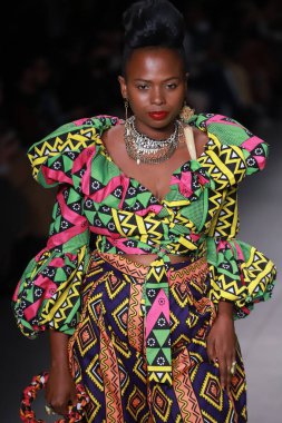 SPFW 'nin 53. baskısı - Sankofa Projesi: Meninos Rei - Bahar Yaz Koleksiyonu 22 / 23. 2 Haziran 2022, Sao Paulo, Brezilya: Projeto Sankofa 'nın defilesi: SPFW' nin 53.)