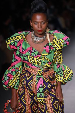 SPFW 'nin 53. baskısı - Sankofa Projesi: Meninos Rei - Bahar Yaz Koleksiyonu 22 / 23. 2 Haziran 2022, Sao Paulo, Brezilya: Projeto Sankofa 'nın defilesi: SPFW' nin 53.)
