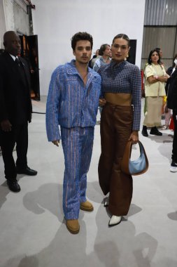 (SPFW 'nin 53. Basımı - Stilist Igor Dadona' nın Moda Gösterisi - Bahar Yaz Koleksiyonu 22 / 23. 2 Haziran 2022, Sao Paulo, Brezilya: Model Sasha Meneghel ve erkek arkadaşı Joao Figueiredo Moda Gösterisi sırasında stilist Igor Dadona 