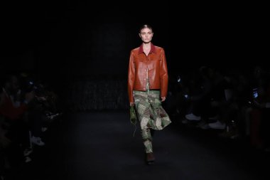 (SPFW 'nin 53. Sürüm - Moda Misci markasını gösteriyor, stilist Airon Martin - Bahar Yaz Koleksiyonu 22 / 23. 2 Haziran 2022, Sao Paulo, Brezilya: 53. SPFW sürümü sırasında stilist Airon Martin tarafından yapılan Misci markasının moda gösterisi 