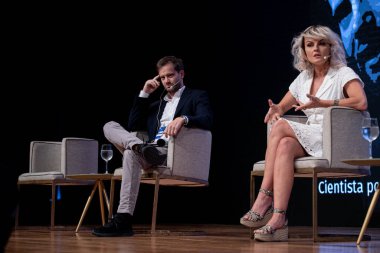 (Uluslararası Özgürlük Konferansı Sao Paulo 'da yapılıyor. 3 Haziran 2022, Sao Paulo, Brezilya: Şilili siyaset bilimci Axel Kaiser, Guatemalalı siyaset bilimci Gloria Alvarez, Brezilyalı köşe yazarı Roberto Rachewsky arabuluculukla 