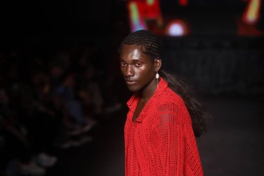 (SPFW 'nin 53. Basımı - Atelie Mao de Mae markasının moda şovu - 22 / 23 Spring Summer Collection. 4 Haziran 2022, Sao Paulo, Brezilya: Atelie Mao de Mae 'nin 53. SPFW (Sao Paulo Moda Haftası) modeli)