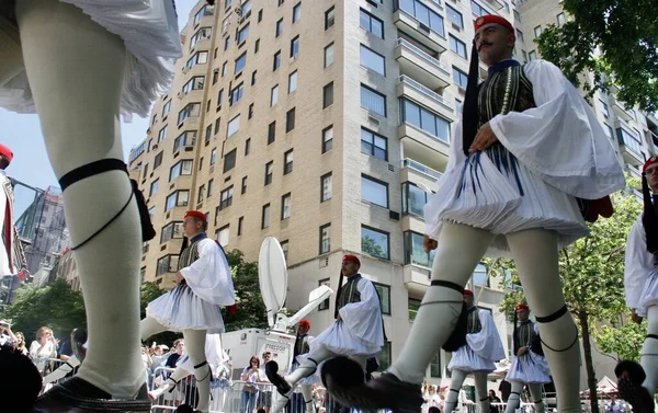 New York 'ta Yunan Bağımsızlık Günü Geçidi. 5 Haziran 2022, New York, ABD: COVID-19 salgını nedeniyle iki yıl aradan sonra, Yunan Bağımsızlık Günü Geçidi Pazar günü tekrar Beşinci Cadde 'ye döner (05)). 