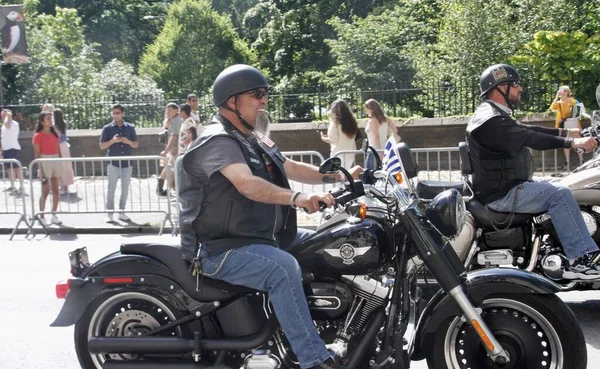 New York 'ta Yunan Bağımsızlık Günü Geçidi. 5 Haziran 2022, New York, ABD: COVID-19 salgını nedeniyle iki yıl aradan sonra, Yunan Bağımsızlık Günü Geçidi Pazar günü tekrar Beşinci Cadde 'ye döner (05)). 