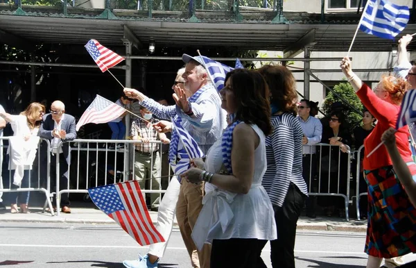 希腊独立日游行在纽约举行 2022年6月5日 美国纽约 在因Covid 19流感大流行而缺席两年后 希腊独立日游行于周日再次回到第五大道 — 图库照片