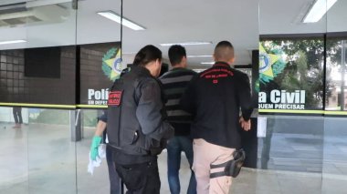 (Dolandırıcılık, para aklama ve tefecilikle suçlanan sivil polis Rio de Janeiro 'da tutuklandı. 6 Haziran 2022, Rio de Janeiro, Brezilya: Sivil polis memuru Fabrini Costa Alves