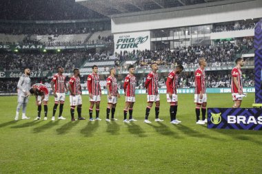 Brezilya Futbol Şampiyonası: Coritiba, Sao Paulo 'ya karşı. 9 Haziran 2022, Curitiba, Parana, Brezilya: Coritiba ile Sao Paulo arasındaki futbol maçı, Brezilya Futbol Şampiyonası 'nın 10. turu için geçerli, Couto Pereira stadyumunda yapıldı.