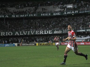 Brezilya Futbol Şampiyonası: Coritiba, Sao Paulo 'ya karşı. 9 Haziran 2022, Curitiba, Parana, Brezilya: Coritiba ile Sao Paulo arasındaki futbol maçı, Brezilya Futbol Şampiyonası 'nın 10. turu için geçerli, Couto Pereira stadyumunda yapıldı.