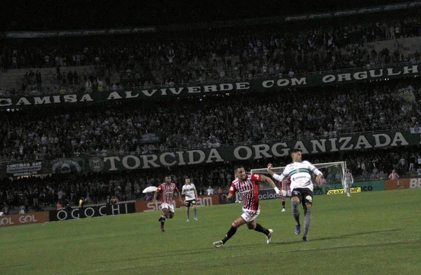 Brezilya Futbol Şampiyonası: Coritiba, Sao Paulo 'ya karşı. 9 Haziran 2022, Curitiba, Parana, Brezilya: Coritiba ile Sao Paulo arasındaki futbol maçı, Brezilya Futbol Şampiyonası 'nın 10. turu için geçerli, Couto Pereira stadyumunda yapıldı.