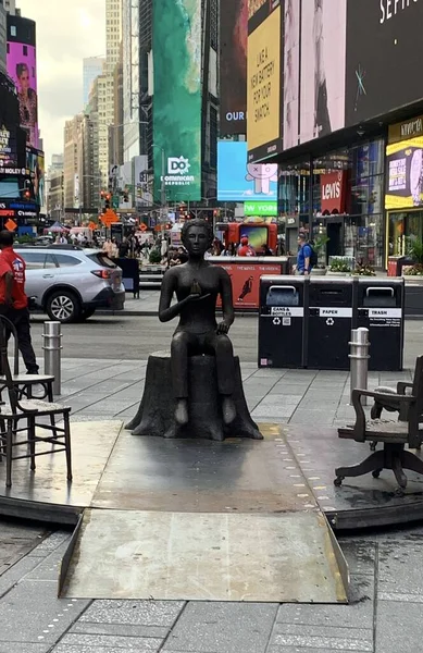 Para Sentar Pouco Estátua Lorraine Hansberry Revelado Times Square Junho — Fotografia de Stock