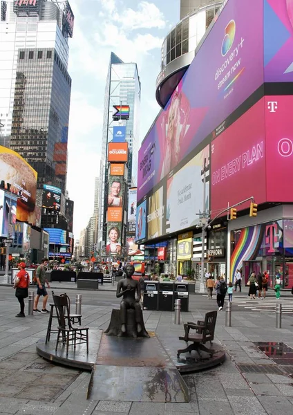 Sentarse Rato Estatua Lorena Hansberry Dio Conocer Times Square Junio — Foto de Stock