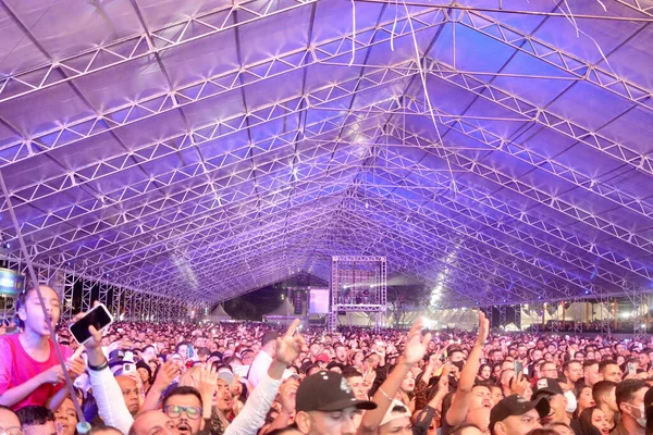 Brezilyalı şarkıcı Gustavo Lima, Sao Paulo 'da canlı performans sergiliyor. 11 Haziran 2022, Votarantim, Sao Paulo, Brezilya: Brezilyalı şarkıcı Gustavo Lima, Votorantim, Sao Paulo 'da düzenlenen hayır etkinliği Haziran ayında düzenlenen festivalde canlı performans sergiliyor..