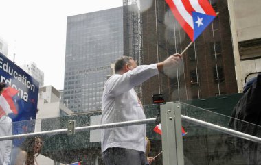 (65. Ulusal Porto Riko Günü Geçidi. 12 Haziran 2022, New York, ABD: COVID-19 salgınından dolayı iki yıl uzaklaştırma aldıktan sonra, en büyük 65. Ulusal Porto Riko Günü Geçidi