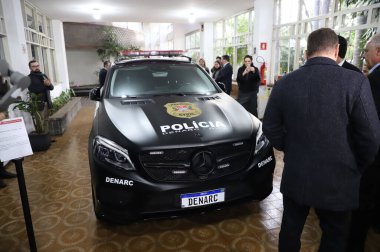 Sao Paulo Valisi ve yetkililer, uyuşturucu kaçakçılığıyla mücadele eden bir polis olan Denarc Müzesi 'nin açılış törenine katıldılar. 15 Haziran 2022, Sao Paulo, Brezilya Sao Paulo Valisi Rodrigo Garcia, Delegado Olim