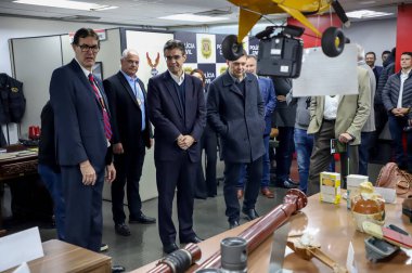 Sao Paulo Valisi ve yetkililer, uyuşturucu kaçakçılığıyla mücadele eden bir polis olan Denarc Müzesi 'nin açılış törenine katıldılar. 15 Haziran 2022, Sao Paulo, Brezilya Sao Paulo Valisi Rodrigo Garcia, Delegado Olim