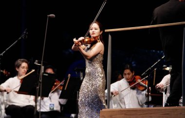 Central Park 'taki New York Filarmoni Konserleri. 15 Haziran 2022, New York, ABD: COVID-19 salgınından dolayı iki yıl aradan sonra New York Filarmoni Orkestrası Parktaki Konserleri tekrar Central Park 'ta