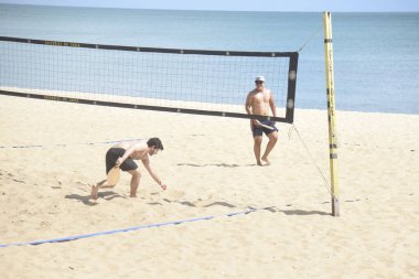 Beira-Mar plajında havuz hareketliliği. 15 Haziran 2022, Fortaleza, Ceara, Brezilya: 15 Haziran Çarşamba günü, Corpus Christus bayramı arifesinde, Beira-Mar plajında, Fortaleza, Ceara 'da havuz temizleyicilerinin hareketi. 