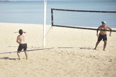 Beira-Mar plajında havuz hareketliliği. 15 Haziran 2022, Fortaleza, Ceara, Brezilya: 15 Haziran Çarşamba günü, Corpus Christus bayramı arifesinde, Beira-Mar plajında, Fortaleza, Ceara 'da havuz temizleyicilerinin hareketi. 
