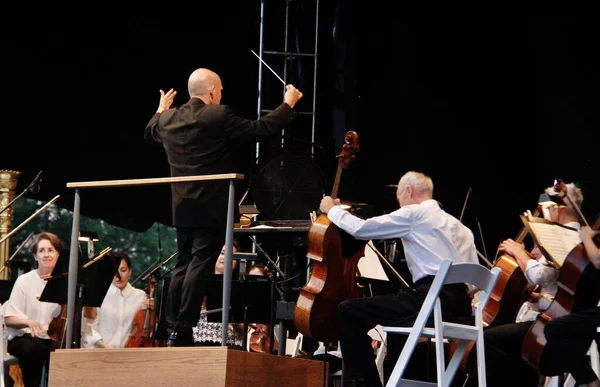 Central Park 'taki New York Filarmoni Konserleri. 15 Haziran 2022, New York, ABD: COVID-19 salgınından dolayı iki yıl aradan sonra New York Filarmoni Orkestrası Parktaki Konserleri tekrar Central Park 'ta
