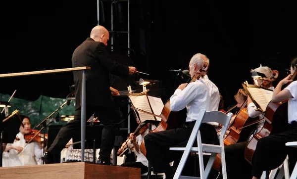 Central Park 'taki New York Filarmoni Konserleri. 15 Haziran 2022, New York, ABD: COVID-19 salgınından dolayı iki yıl aradan sonra New York Filarmoni Orkestrası Parktaki Konserleri tekrar Central Park 'ta