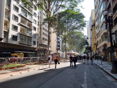 Sao Paulo 'daki 21. LGBT + Çeşitlilik Fuarı sırasında halka açık. 16 Haziran 2022, Sao Paulo, Brezilya: Sao Paulo şehir merkezindeki Largo do Arouche 'da düzenlenen 21. LGBT + Çeşitlilik Kültür Fuarı sırasında halk hareketi