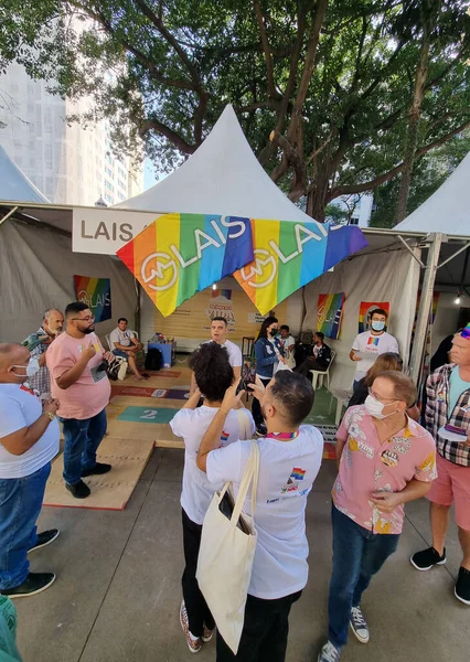 Sao Paulo 'daki 21. LGBT + Çeşitlilik Fuarı sırasında halka açık. 16 Haziran 2022, Sao Paulo, Brezilya: Sao Paulo şehir merkezindeki Largo do Arouche 'da düzenlenen 21. LGBT + Çeşitlilik Kültür Fuarı sırasında halk hareketi