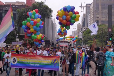 (26. Sao Paulo LGBT + Onur Yürüyüşü 'nün açılışı. 19 Haziran 2022, Sao Paulo, Brezilya: 26. Sao Paulo LGBT + Onur Yürüyüşünün açılışı, Paulista Bulvarı, 19 Haziran Pazar günü).