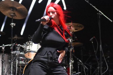 Ava Max, KTU 'nun Northwell Health-Jones Beach Theater' daki KTUphoria konserinde sahne aldı. 18 Haziran 2022, New York, ABD