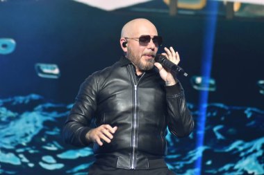 Pitbull, Northwell Health-Jones Beach Theater 'da 103.5 KTU' nun KTUphoria konserinde sahne aldı. 18 Haziran 2022, New York, ABD: 