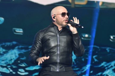 Pitbull, Northwell Health-Jones Beach Theater 'da 103.5 KTU' nun KTUphoria konserinde sahne aldı. 18 Haziran 2022, New York, ABD: 