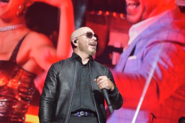 Pitbull, Northwell Health-Jones Beach Theater 'da 103.5 KTU' nun KTUphoria konserinde sahne aldı. 18 Haziran 2022, New York, ABD: 