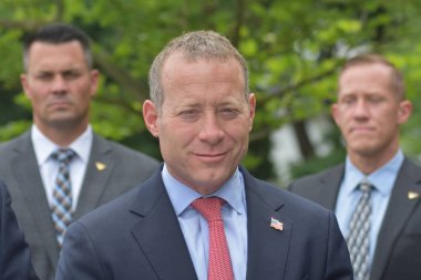 ABD Kongre üyesi Josh Gottheimer, New Jersey Eyalet Askerleri Birliği 'nden (STFA) onay aldı. 21 Haziran 2022, Wyckoff, New Jersey, ABD